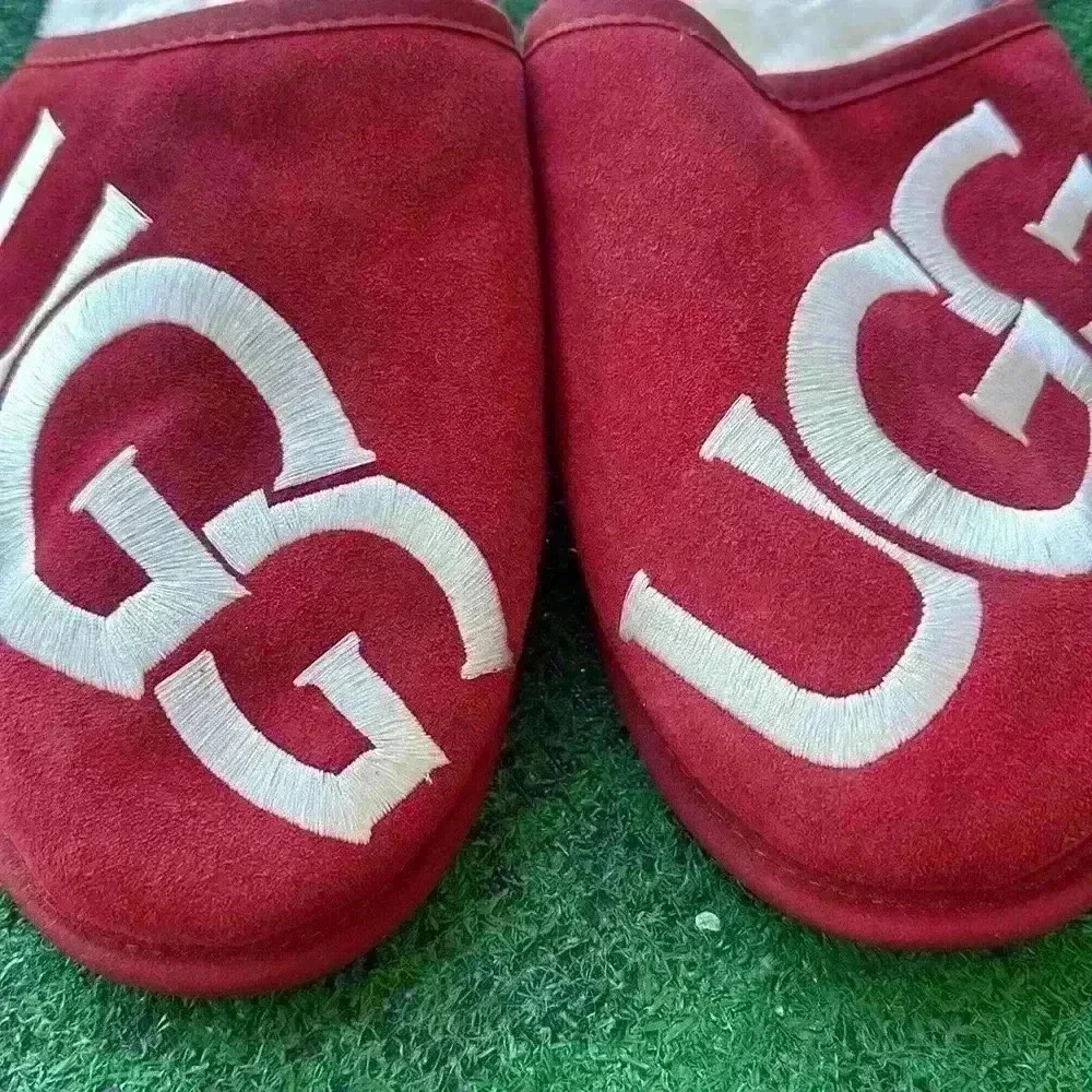 UGG - Picture 2 of 4